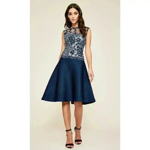 Tadashi Shoji Yumi Cocktail Fit & Flare Dress - size 8